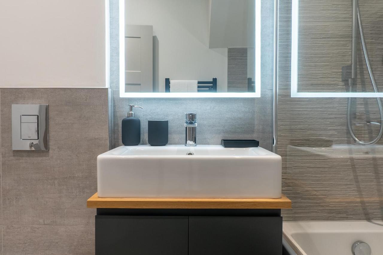 Spring Mount Huge Luxury Full Apartment- Harrogate Centre-Two Extremely Comfy Kingsize Bedrooms-Fully Equipped Modern Kitchen-Cosy Living Room With Huge Tv Extérieur photo